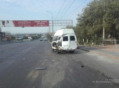 «Газель» протаранила стоявшую маршрутку 8 «С» в Волгограде: трое пассажиров в больнице