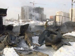 В городе-спутнике Волгограда тушили территорию ЗАО «Стройкат»