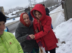 Из больницы 90-летняя ветеран Зинаида Трофимова снова переехала в гнилой сарайчик в Волгограде