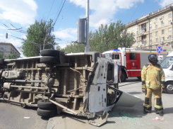 Крупное ДТП на Комсомольской в Волгограде: столкнулись маршрутка №110 и Toyota