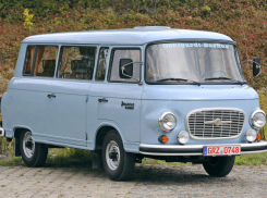 В Волгограде ночью пироманы сожгли раритетную иномарку