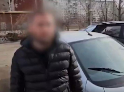 Прокатившегося по ступеням у «Парк Хауса» автохама задержали в Волгограде 