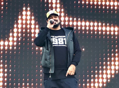 Волгоград отметил День народного единства: выступление солиста группы «Корни» и родные коллективы 