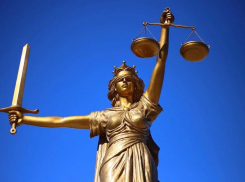 В Волгограде огласили приговор переехавшему пристава на элитной иномарке должнику