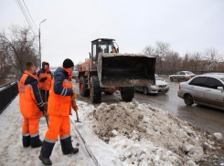 За ночь с улиц Волгограда вывезено более 500 кубометров снега 