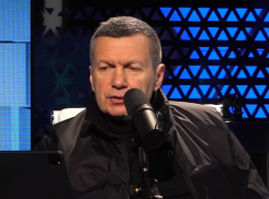 «Ребят, ну нельзя так»: Соловьева возмутила бутылочная экипировка волгоградских мобилизованных