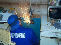 В Волгограде должник сбежал от приставов через окно