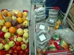 #Хрюши против: в Волгограде в магазине «Магнит» активисты обнаружили горы гнилых фруктов и овощей 
