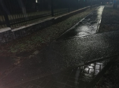 Песок не помогает: волгоградцев ждут еще сутки ледяного плена