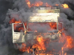 Большегруз сгорел дотла на Третьей Продольной Волгограда