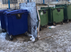 Рабочие-мусорщики высмеяли волгоградку за разделение отходов