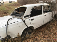 «Семерка» выехала на встречку и опрокинулась в кювет в Волгоградской области: трое в больнице