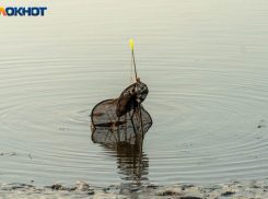 Автомобиль на берегу озера и пролом во льду: под Волгоградом пропал рыбак