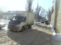 В Волгограде под колеса грузовой «Газели» попала пьяная женщина