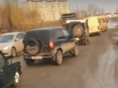 Маршрутчики отказываются ездить по «убитому» проезду Дорожников 