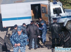 При разгоне волгоградского митинга против террористов не щадили даже беременных