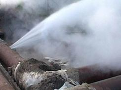 В Волгограде прорвало трубу на улице Череповецкой 