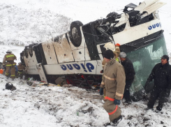 На трассе «Москва – Волгоград» столкнулись два автобуса: 2 человека погибли, 15 пострадали