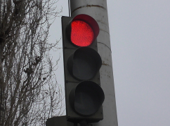 Волгоградцев просят помочь в поисках водителя, который бросил пострадавшего на дороге без помощи