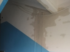 Волгоградцы массово жалуются на затопленные подъезды после майского ливня