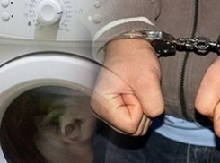 Волгоградец с чужой стиральной машинкой заперся в комнате общежития