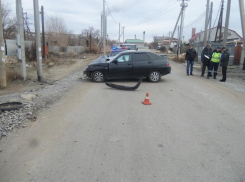 На севере Волгограда 16-летний водитель на ВАЗ-2112 врезался в столб