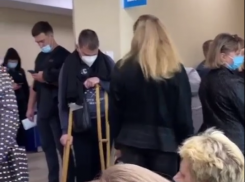 «Ад» в очередях: на видео показали, как волгоградцам приходится «жить» в поликлиниках ради больничного