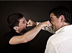 Под Волгоградом 24-летний предприниматель чуть не убил посетителя кафе