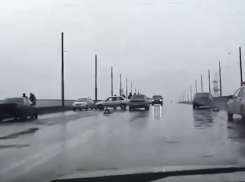 16 автомобилей столкнулись из-за гололеда в Волжском