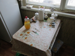 В Волгограде ВИЧ-инфицированные сожители превратили свою квартиру в наркопритон 