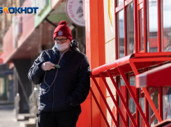 Коронавирус в Волгограде 19 ноября: запись в поликлинику с ночи на улице и мерзнущая без отопления женщина с поражением легких