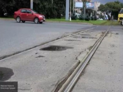 Пьяный волгоградец упал на трамвайных путях и остановил 5 вагонов 