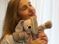Юлию Ковальчук обвинили в том, что она наживается на своем ребенке