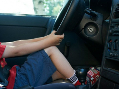 Школьник отправил в больницу себя и двух маленьких братьев на папиной машине под Волгоградом