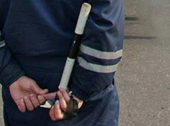 Под Волгоградом гаишник потребовал денег за перевозку труб