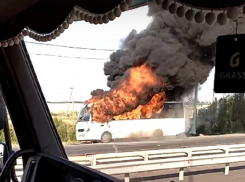 Пассажирский автобус выгорел дотла в Городищенском районе