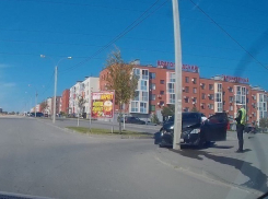 Красавица на лабутенах снесла своей Toyota столб в Волгограде