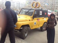 Молодожены приехали в ЗАГС Волгограда в желтом «танке» 