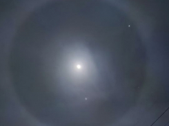 Лунное гало во время парада планет запечатлела волгоградка