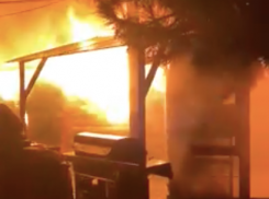 «Как так? Это же самое красивое место в городе»: популярная баня сгорела под Волгоградом