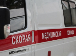 Старая иномарка оказалась в канаве после ДТП на юге Волгограда