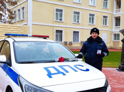 Генерал-лейтенант Кравченко наградил блондинку, открывшую огонь по машине лихачей 