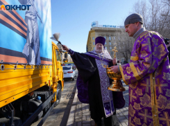 Пчеловод из Камышина передал бочонок меда для военных РФ на Украине