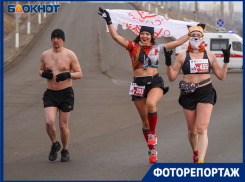 Без штанов и с портретом Сталина на груди: волгоградцы показали волю к победе в честь 2 февраля