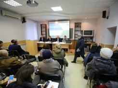 Волгоградцы задали чиновникам свои первые вопросы о новом операторе по вывозу мусора