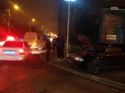 В центре Волгограда в ДТП с иномаркой и маршруткой пострадали трое