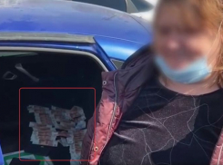Дерзкие покупательницы расплачивались фальшивками на рынках Волгоградской области