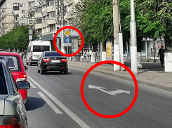 В центре Волгограда водителям устроили западню на дороге