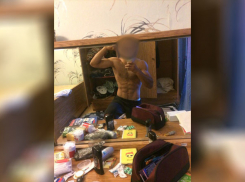Торс волгоградца не смог затмить бардака у него в квартире