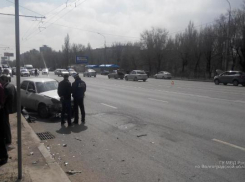 В Волгограде лихач на BMW устроил аварию с пятью авто 